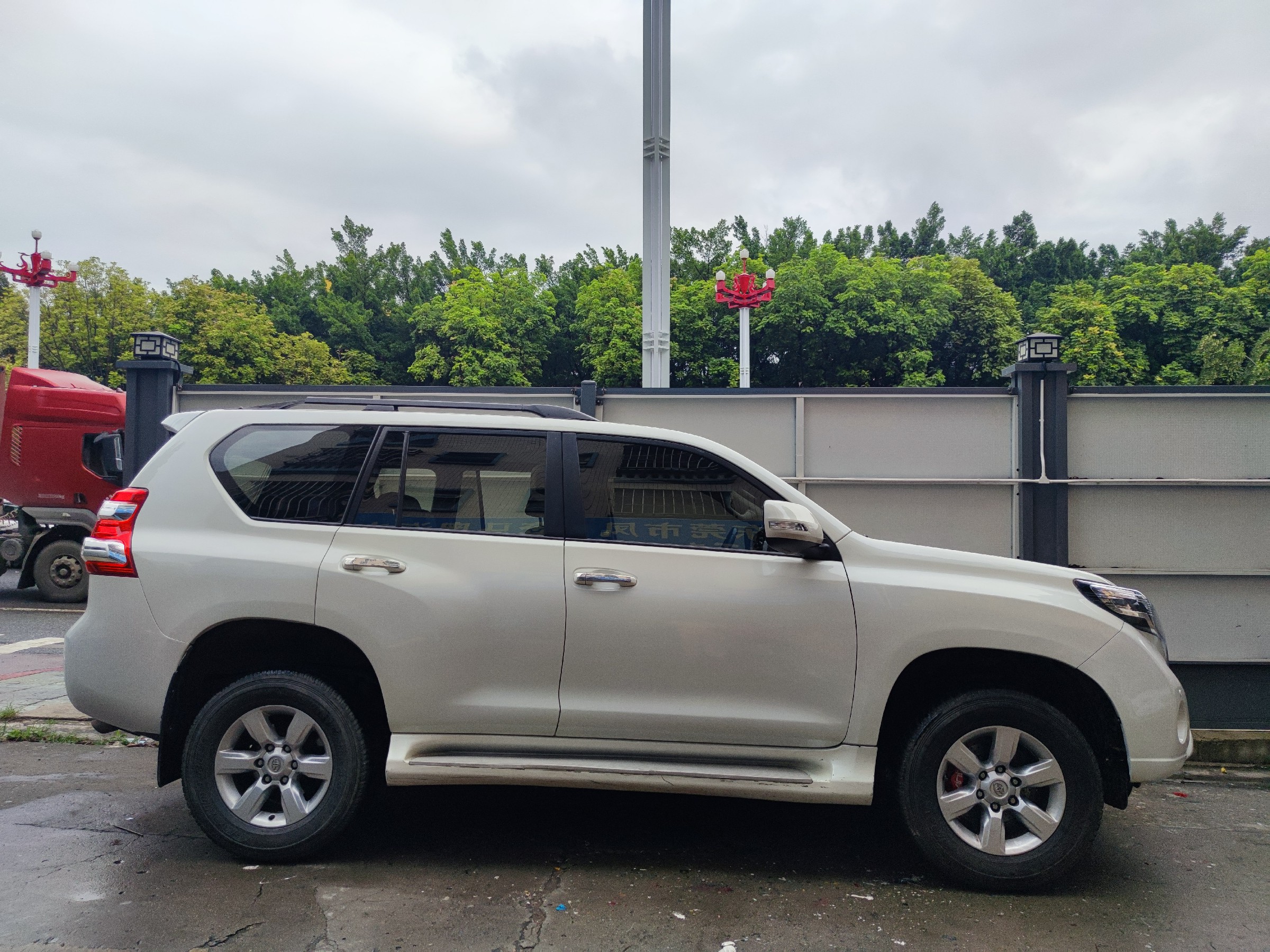 改裝日記丨一車(chē)傳三代！豐田普拉多 剎車(chē)改裝升級(jí)VINIC RT6 大六活塞套裝